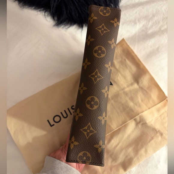 Louis Vuitton Toliet Pouch - Picture 5 of 7